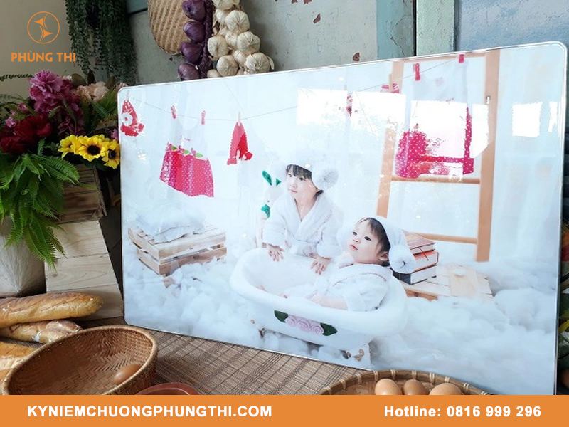 So sánh ảnh tráng gương và ảnh pha lê