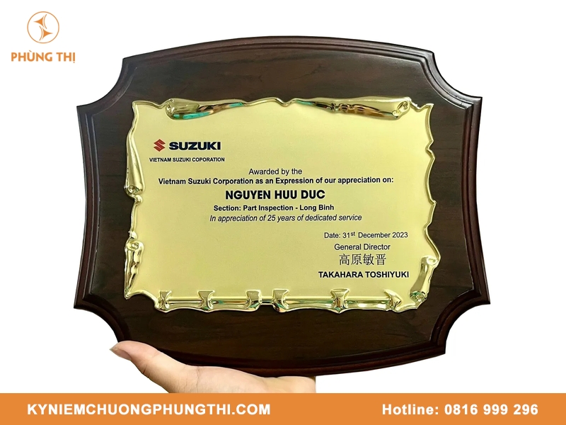Bảng vinh danh cao cấp khác gì thường