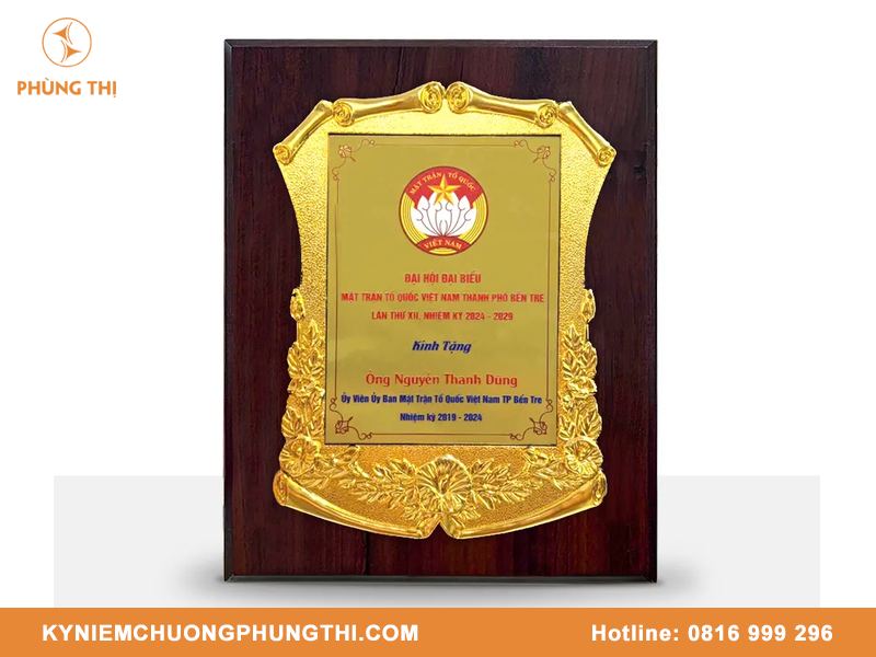 Bảng vinh danh mạ vàng có bền không
