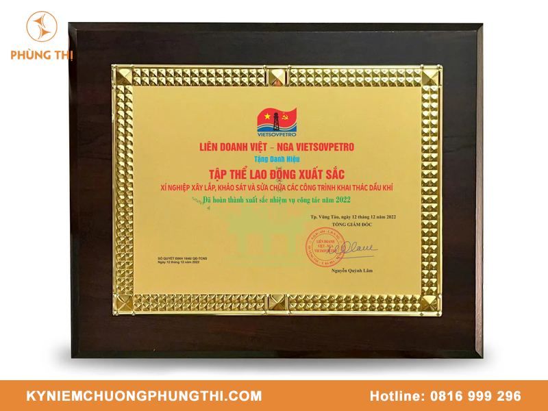Bảng vinh danh mạ vàng có bền không