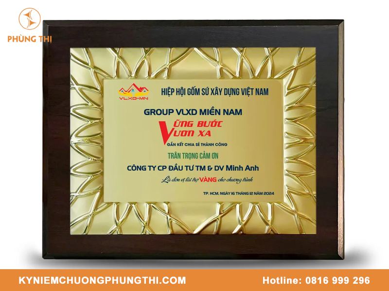 Bảng vinh danh mạ vàng có bền không