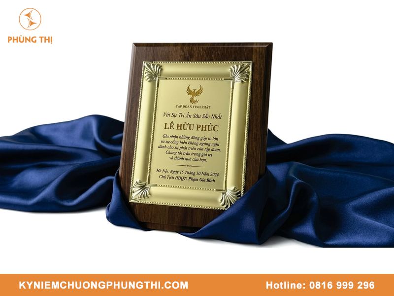 Bảng vinh danh pha lê hay kim loại tốt hơn, đặt hàng ở đâu? Bảng vinh danh pha lê hay kim loại tốt hơn