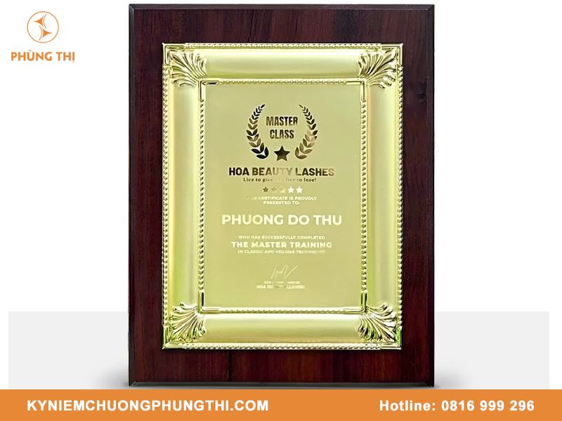 Nên chọn chất liệu bảng vinh danh nào?