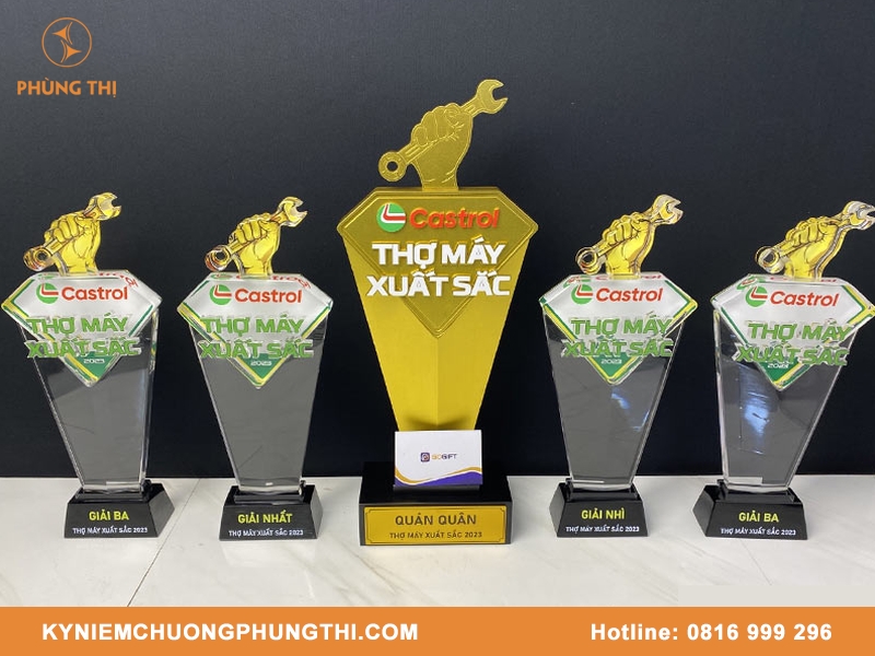 Nên chọn cúp vinh danh hay bảng vinh danh phù hợp hơn? Nên chọn cúp vinh danh hay bảng vinh danh