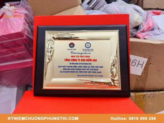 Nhận thiết kế bảng vinh danh theo yêu cầu