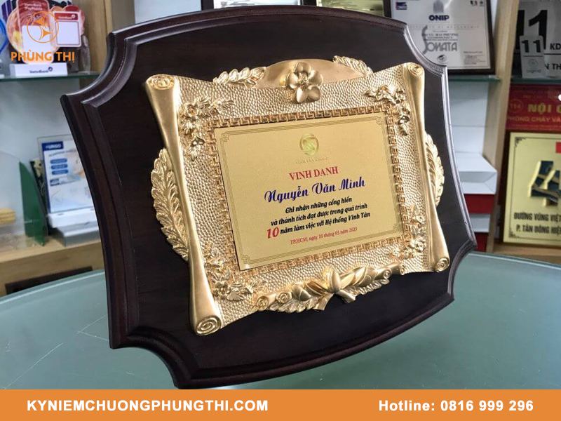 Nhận thiết kế bảng vinh danh theo yêu cầu