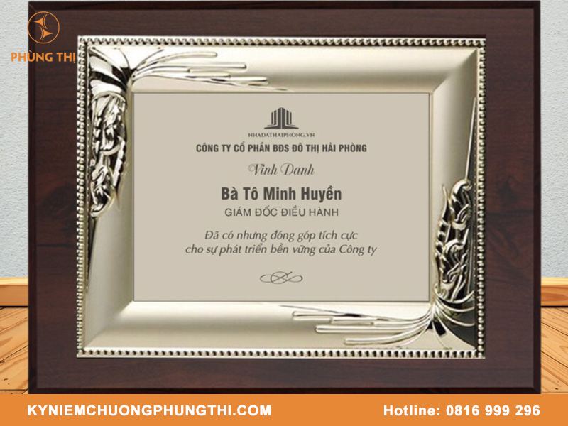 Nội dung bảng vinh danh gồm những gì?