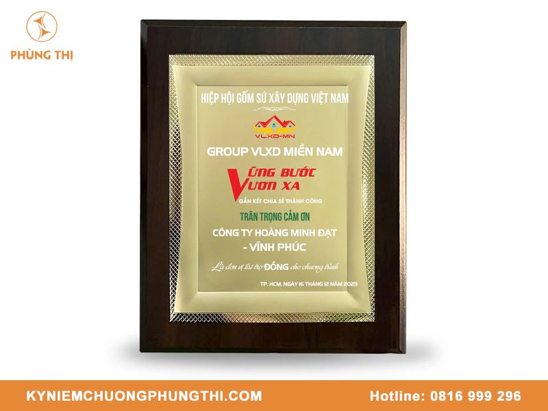 Xưởng sản xuất bảng vinh danh đẹp số lượng lớn theo yêu cầu Xưởng sản xuất bảng vinh danh