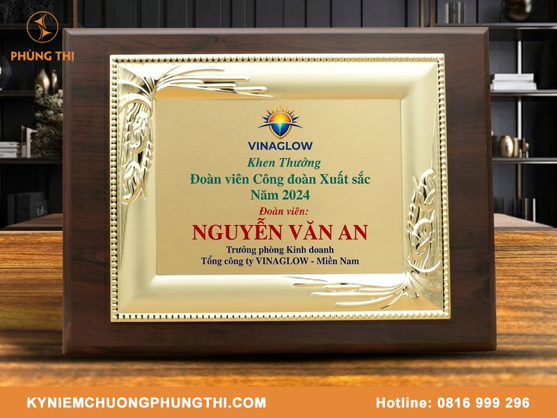 Bảng vinh danh làm bằng gì tốt nhất? Gỗ đồng hay pha lê? Bảng vinh danh làm bằng gì tốt nhất