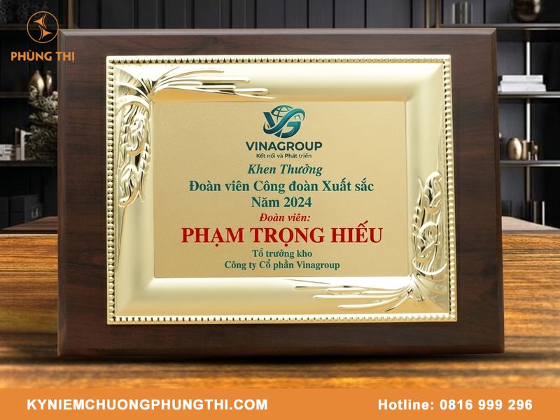 Bảng vinh danh làm bằng gì tốt nhất? Gỗ đồng hay pha lê? Bảng vinh danh làm bằng gì tốt nhất