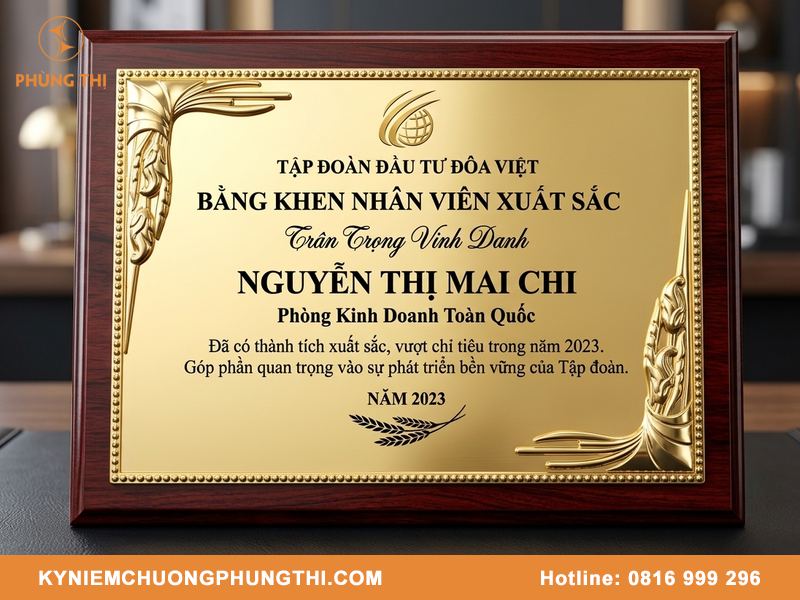 Nên chọn bảng vinh danh hay cúp vinh danh làm quà tặng Nên chọn bảng vinh danh hay cúp