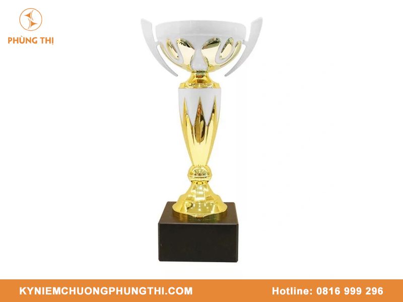 Cúp hợp kim vs cúp đồng so sánh sự khác biệt về chất liệu Cúp hợp kim vs cúp đồng