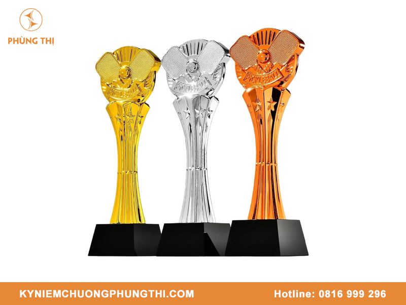 Cúp hợp kim vs cúp đồng so sánh sự khác biệt về chất liệu Cúp hợp kim vs cúp đồng so sánh sự khác biệt về chất liệu