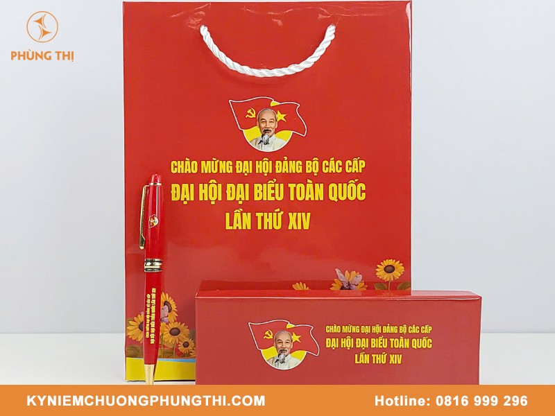 Quà tặng đại biểu trang trọng, ý nghĩa, giúp lưu giữ kỷ niệm qua tang dai bieu
