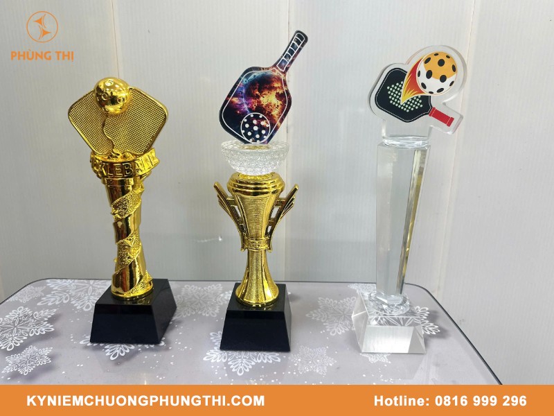 Quà tặng diễn giả sang trọng tôn vinh tri thức lan tỏa qua tang dien gia