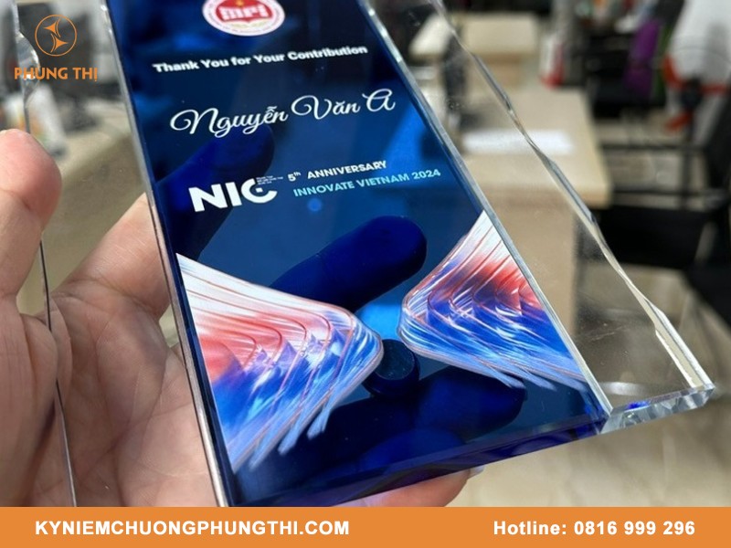 Quà tặng nhân viên sự kiện ý nghĩa tạo sự gắn kết qua tang nhan vien su kien