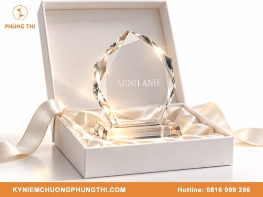 Quà tặng sự kiện cá nhân hóa khắc sâu dấu ấn vinh danh